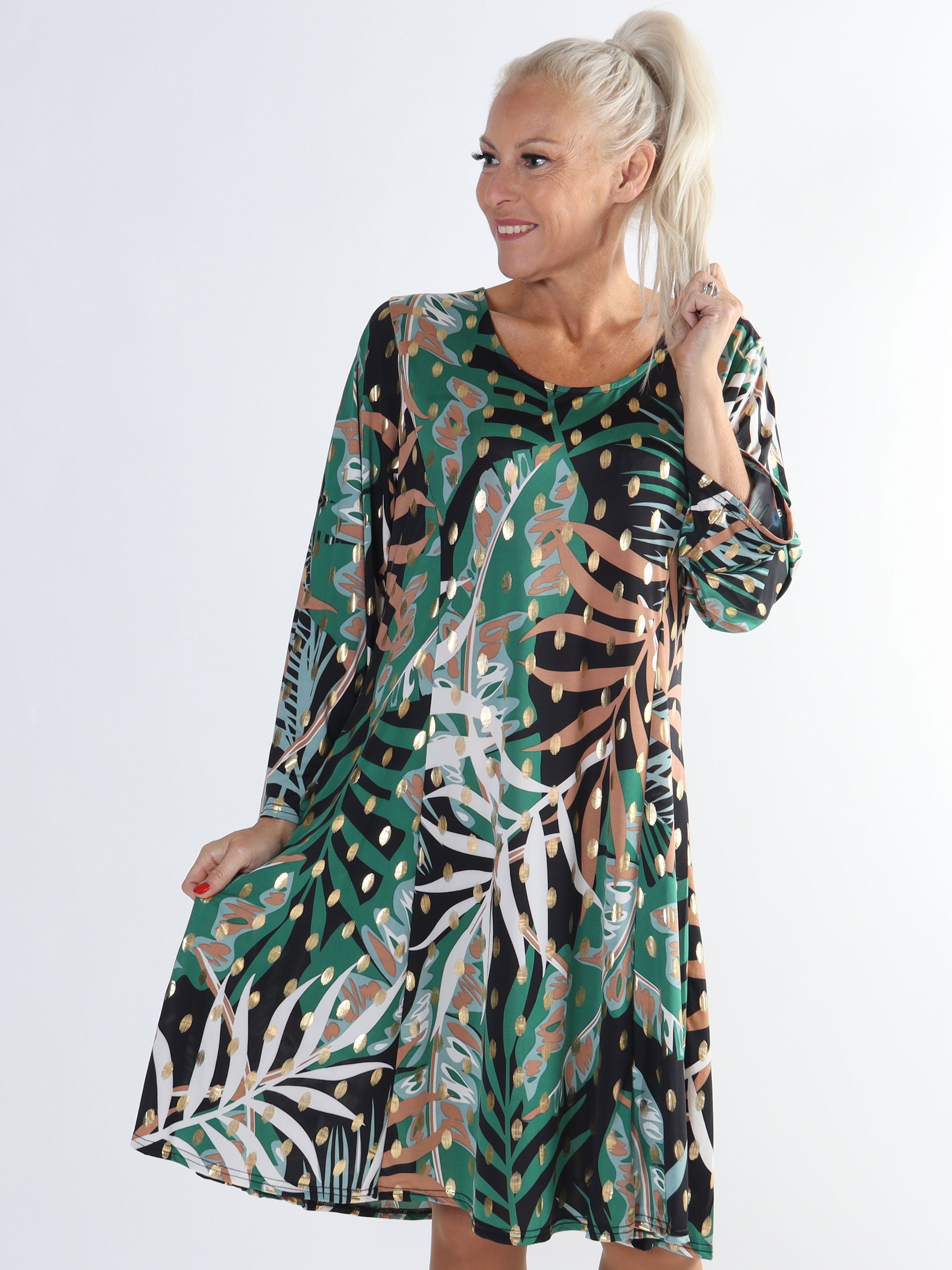 Maj Forest L/S - Plus size mønstret kjole med gulddetaljer